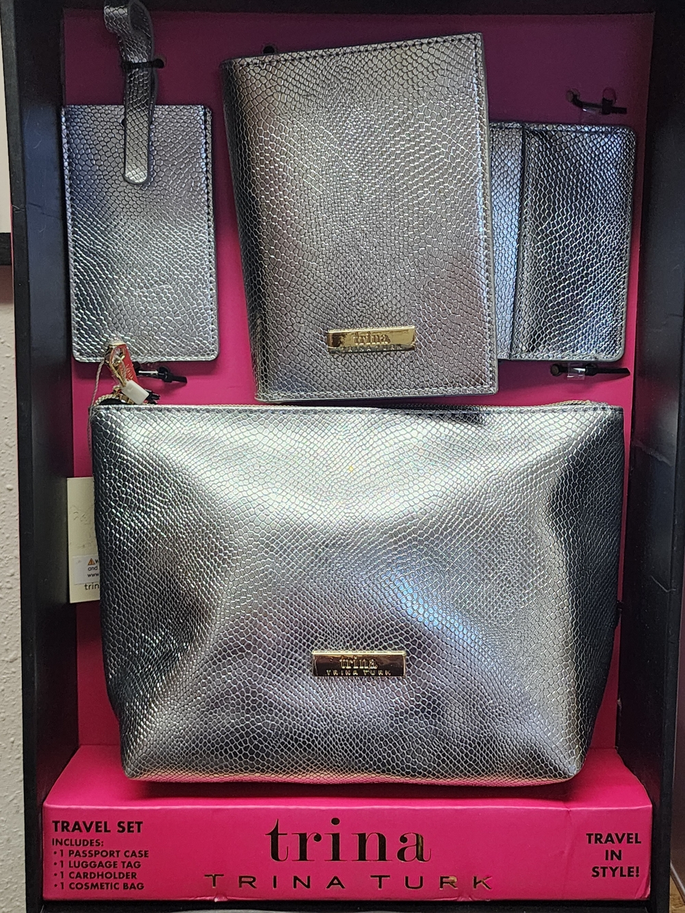 Trina Turk Travel Set. Passport case, luggage tag, cardholder, cosmetic bag